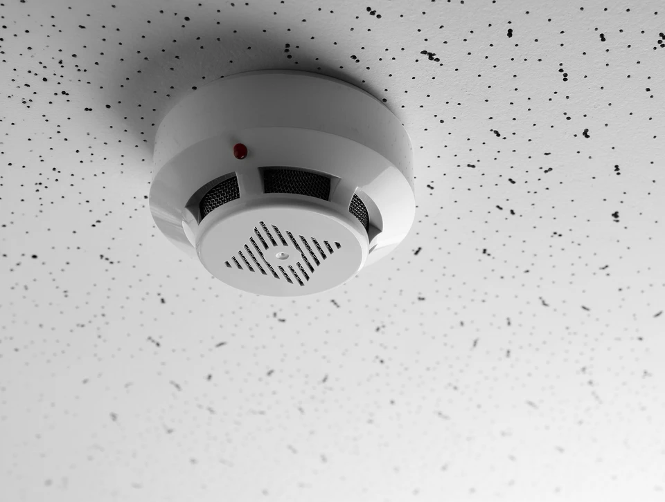 Alarme incendie sur le mur du centre commercial